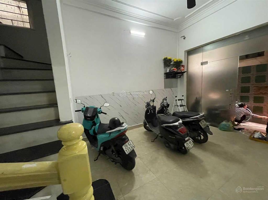 Phòng trọ 3,5 triệu tại 800 đê la thành, ngã ba chợ thành công. nhà mới sơn sửa có chỗ để xe điện.