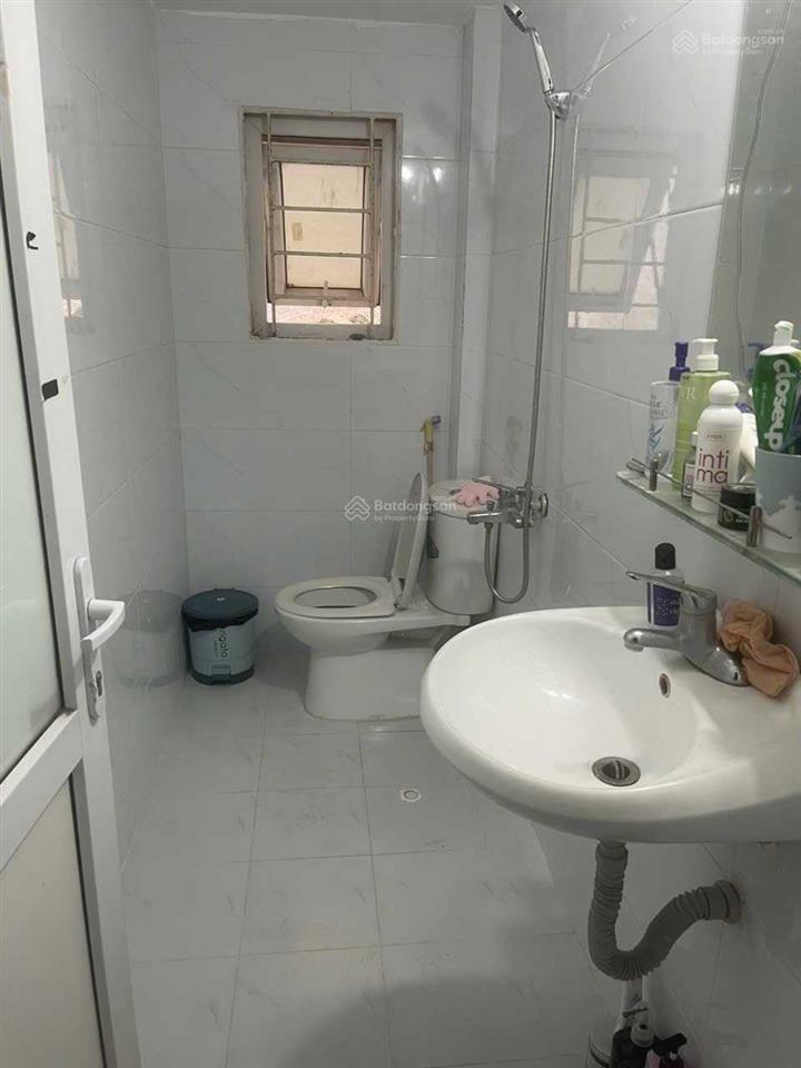 Phòng trọ 3,5 triệu tại 800 đê la thành, ngã ba chợ thành công. nhà mới sơn sửa có chỗ để xe điện.