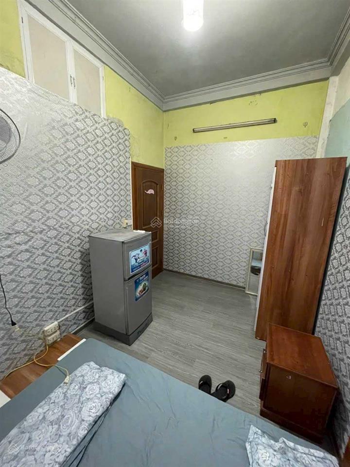 Phòng trọ 3,5 triệu tại 800 đê la thành, ngã ba chợ thành công. nhà mới sơn sửa có chỗ để xe điện.