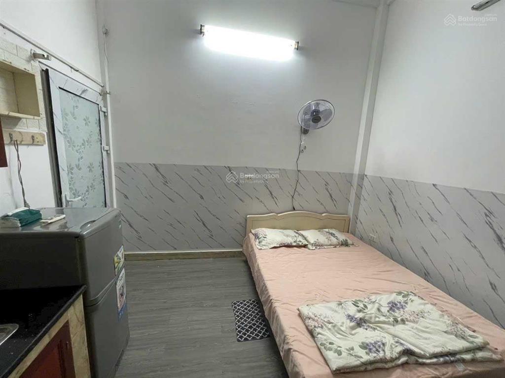 Phòng trọ 3,5 triệu tại 800 đê la thành, ngã ba chợ thành công. nhà mới sơn sửa có chỗ để xe điện.