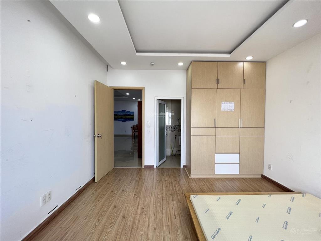Chủ cần bán nhanh căn hộ chung cư oriental plaza, quận tân phú, hđmb có nội thất.
