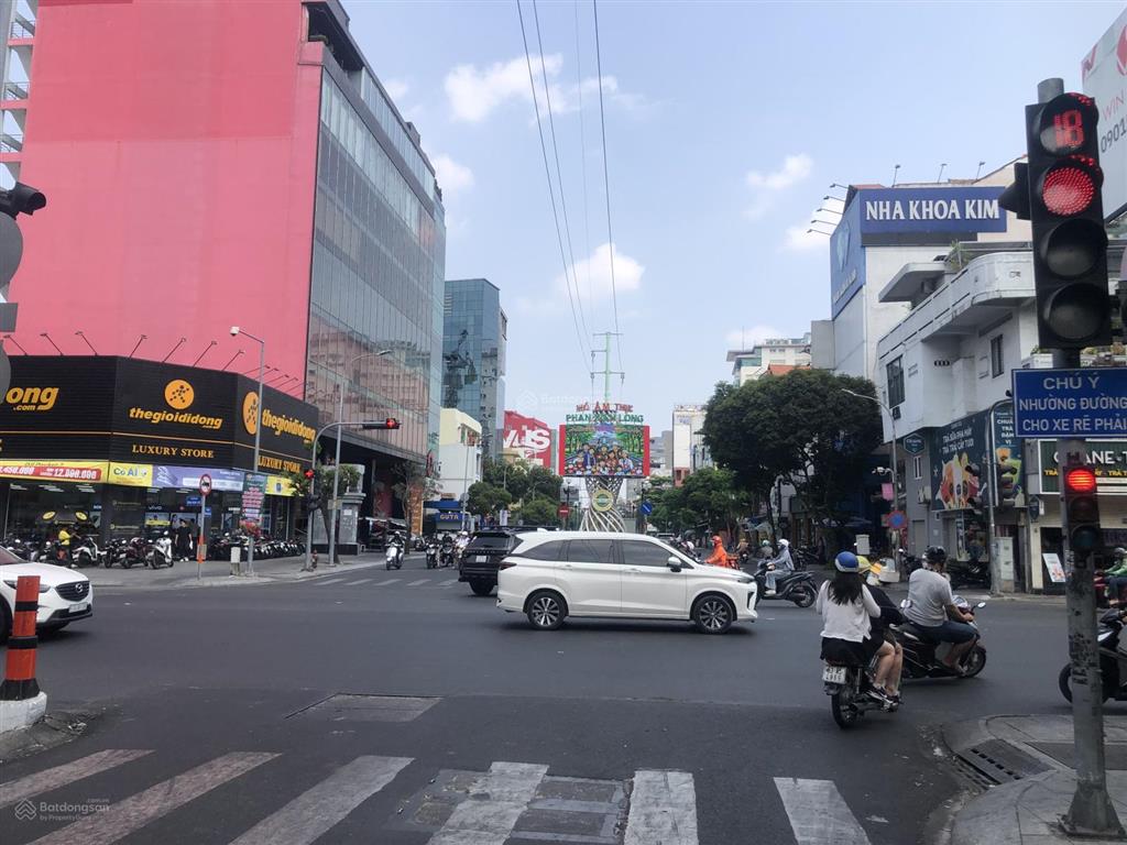 Cực ngon 145m2(5,2 x 28)  cấp 4 tiện xây mới  13,5 tỷ tl. khu phan xích long phú nhuận