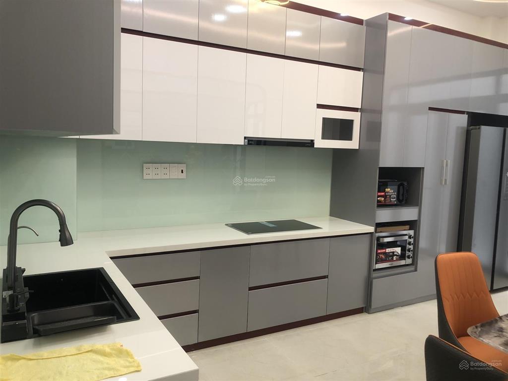 Nhà đẹp hẻm xe hơi ngay gần chợ bà chiểu  bình thạnh  60m2 ( 4x 15)  4 tầng  4pn ,5wc .