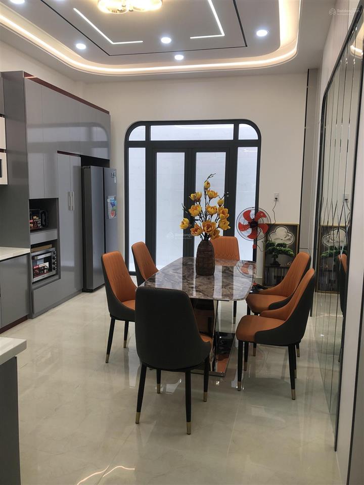Nhà đẹp hẻm xe hơi ngay gần chợ bà chiểu  bình thạnh  60m2 ( 4x 15)  4 tầng  4pn ,5wc .