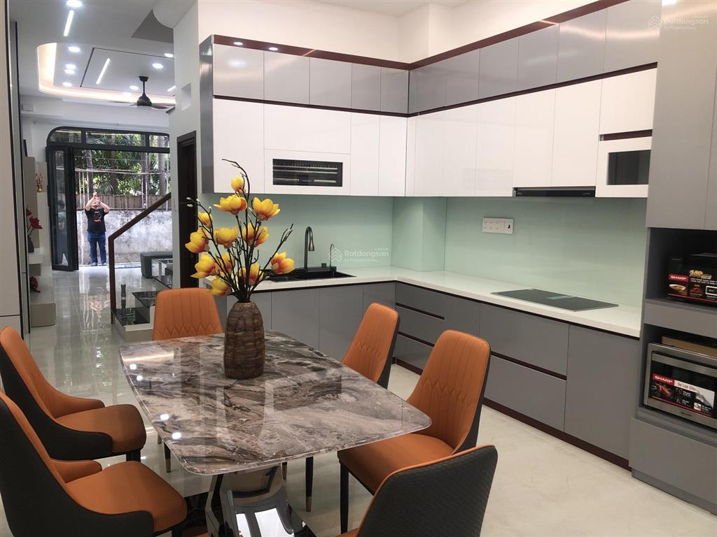 Nhà đẹp hẻm xe hơi ngay gần chợ bà chiểu  bình thạnh  60m2 ( 4x 15)  4 tầng  4pn ,5wc .