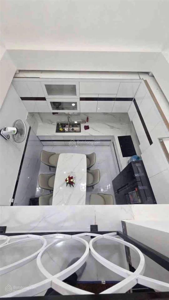 Chính chủ bán mặt tiền kinh doanh gần thích quảng đức phú nhuận 52m2  5 tầng  giá 8,98 tỷ tl