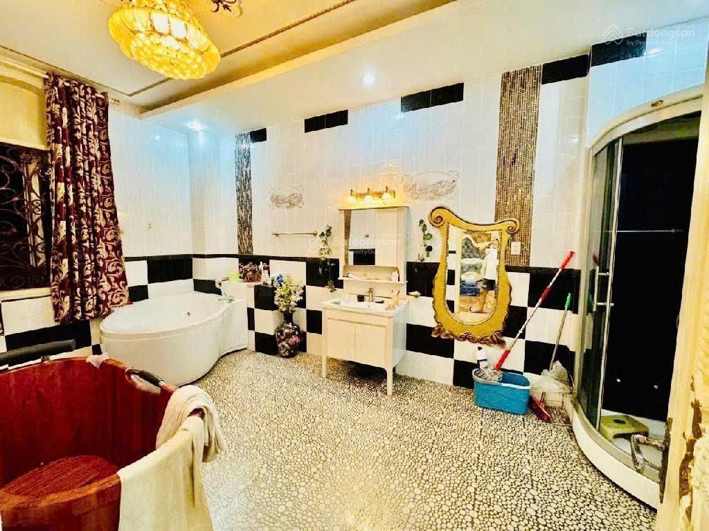 Ngộp bán gấp  giảm 5 tỷ còn 29 tỷ. biệt thự lê quang định bình thạnh