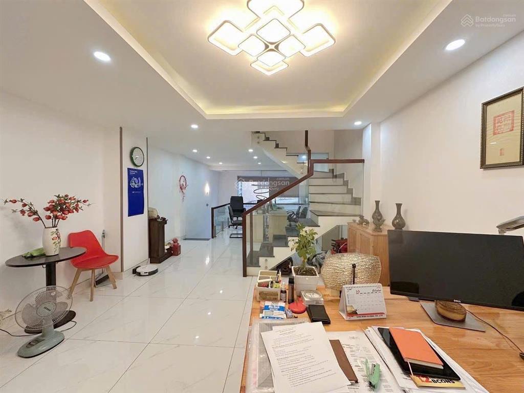 Bán nhà bình thạnh  xe hơi đỗ cửa  50m² (4,6 x 12)  4 tầng  ngay gần chợ bà chiểu