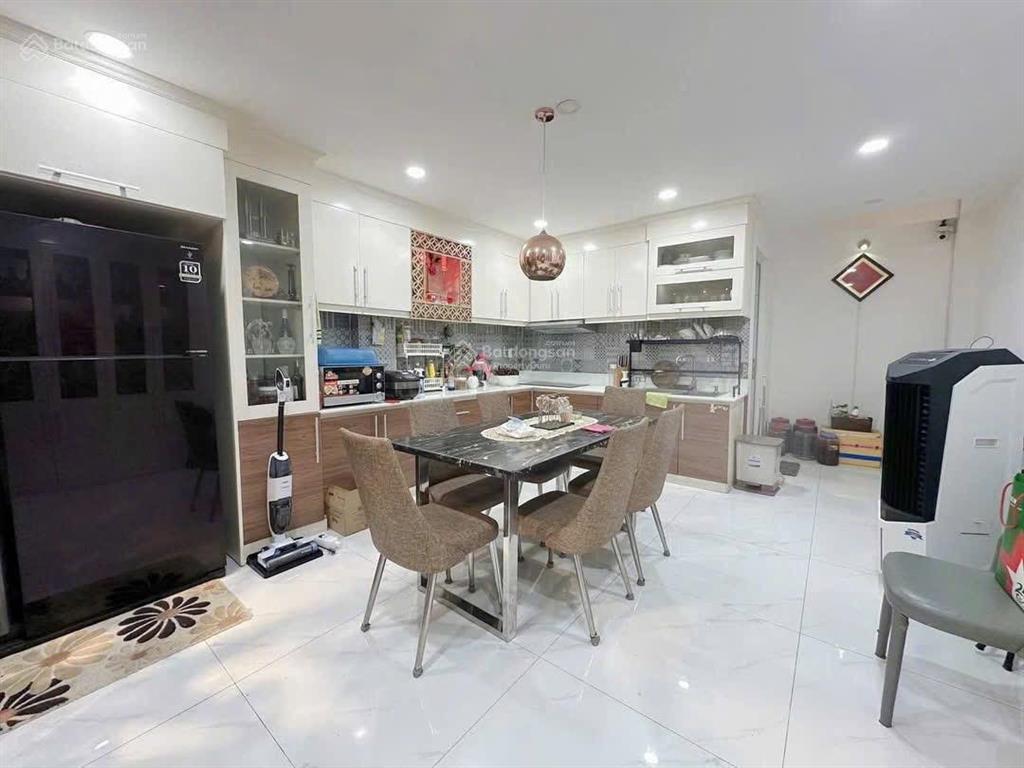 Bán nhà bình thạnh  xe hơi đỗ cửa  50m² (4,6 x 12)  4 tầng  ngay gần chợ bà chiểu