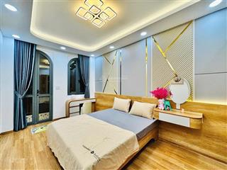 Xe hơi đỗ cửa, gần khu phan xích long, phú nhuận 40m2  5 tầng  6pn. giá 8 tỷ nhỉnh