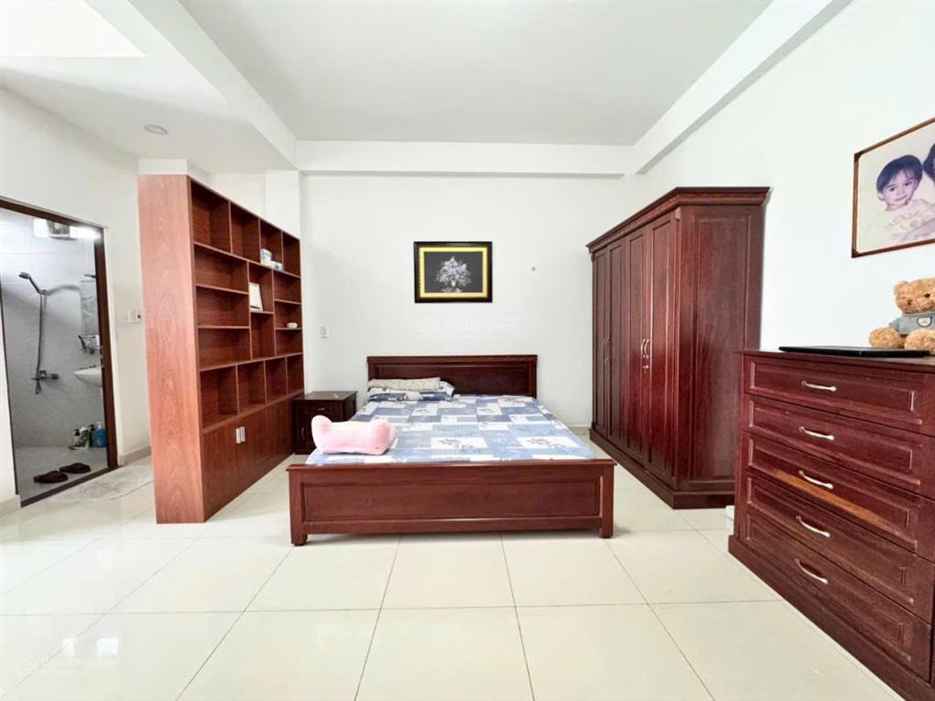 Gấp bán nhà trung tâm phú nhuận 103m² (5 x 20) 5 tầng  thang máy  xe hơi ngủ nhà  26 tỷ tl