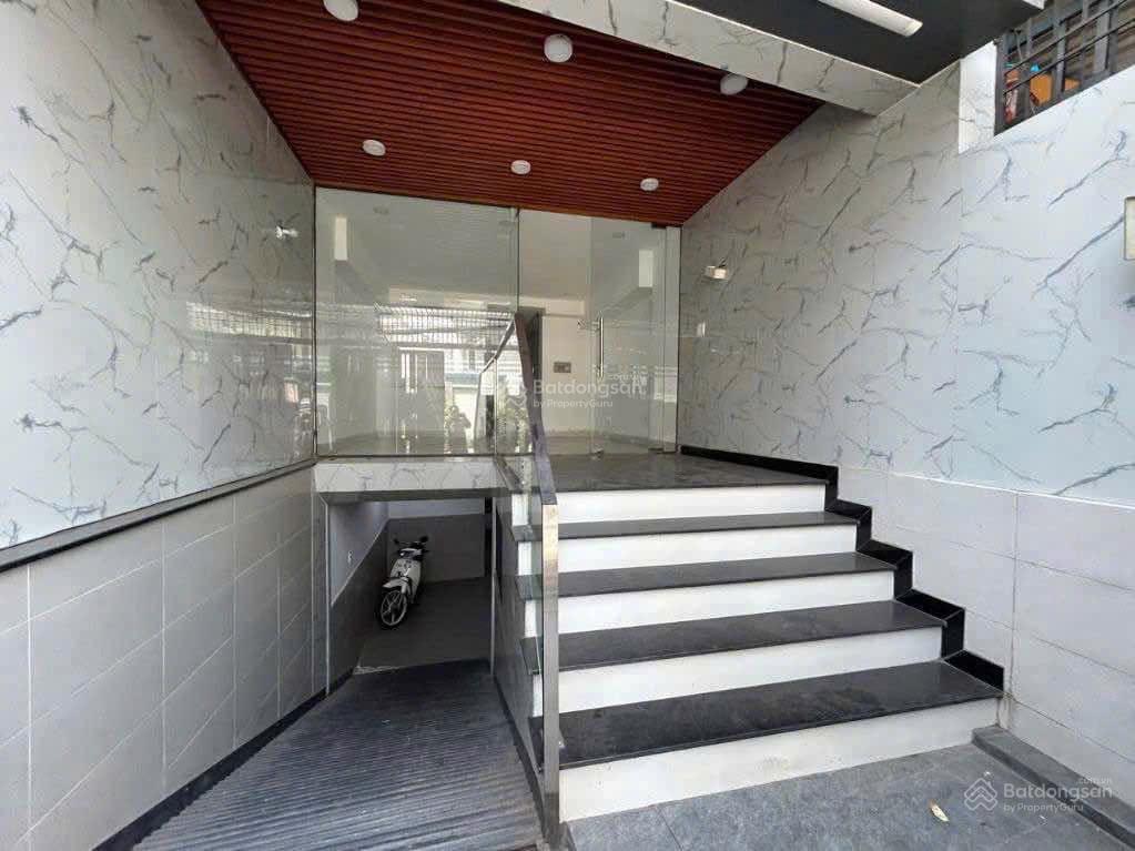 Mặt tiền nguyễn xí, bt  7 tầng có hầm  vị trí kinh doanh, cho thuê  12,9 tỷ tl