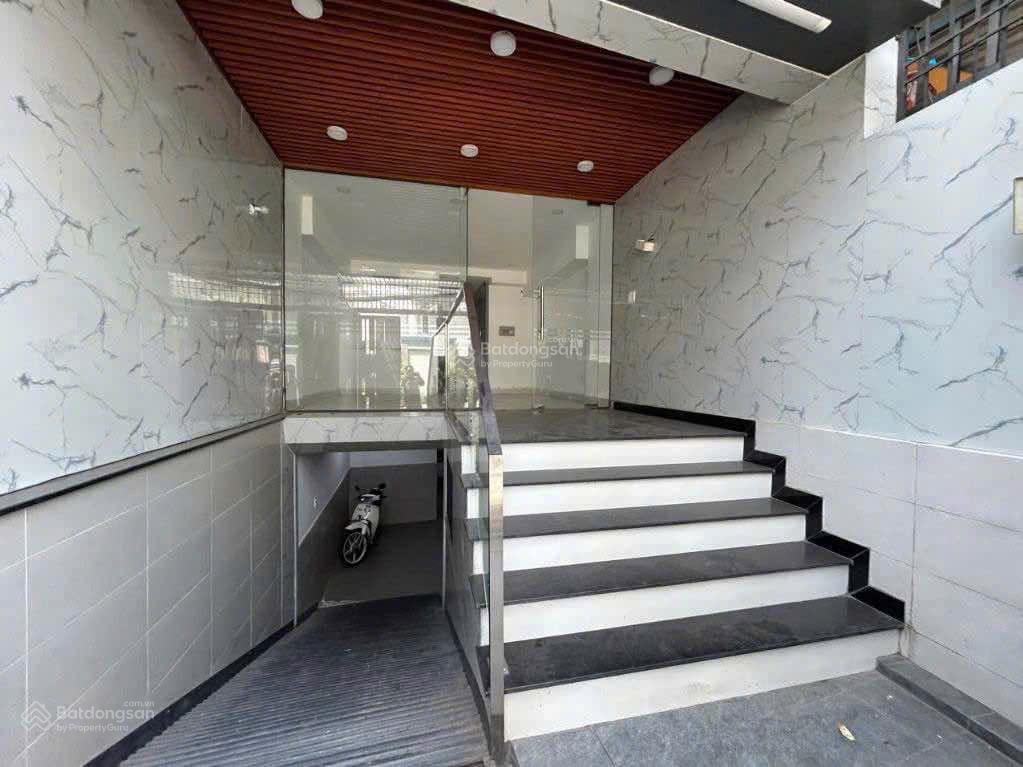 Mặt tiền nguyễn xí, bt  7 tầng có hầm  vị trí kinh doanh, cho thuê  12,9 tỷ tl