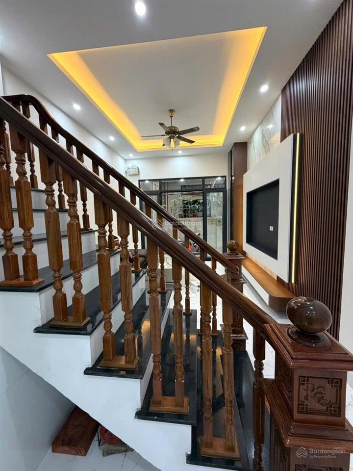 Bán nr, phố phùng hưng 37m 4pn, 3wc, pt và sp view đẹp ở hà đông, hà nội