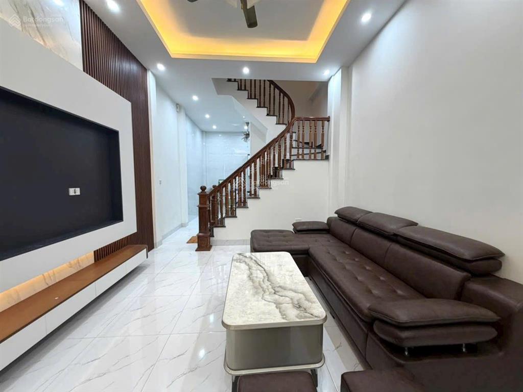 Bán nr, phố phùng hưng 37m 4pn, 3wc, pt và sp view đẹp ở hà đông, hà nội
