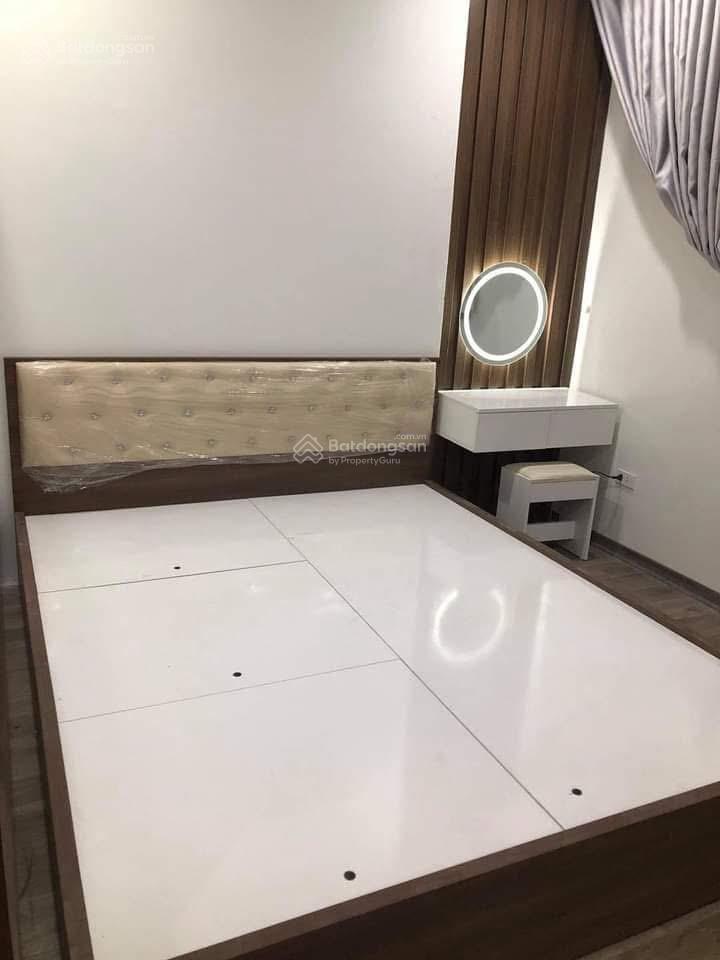 Bán nr, phố phùng hưng 37m 4pn, 3wc, pt và sp view đẹp ở hà đông, hà nội