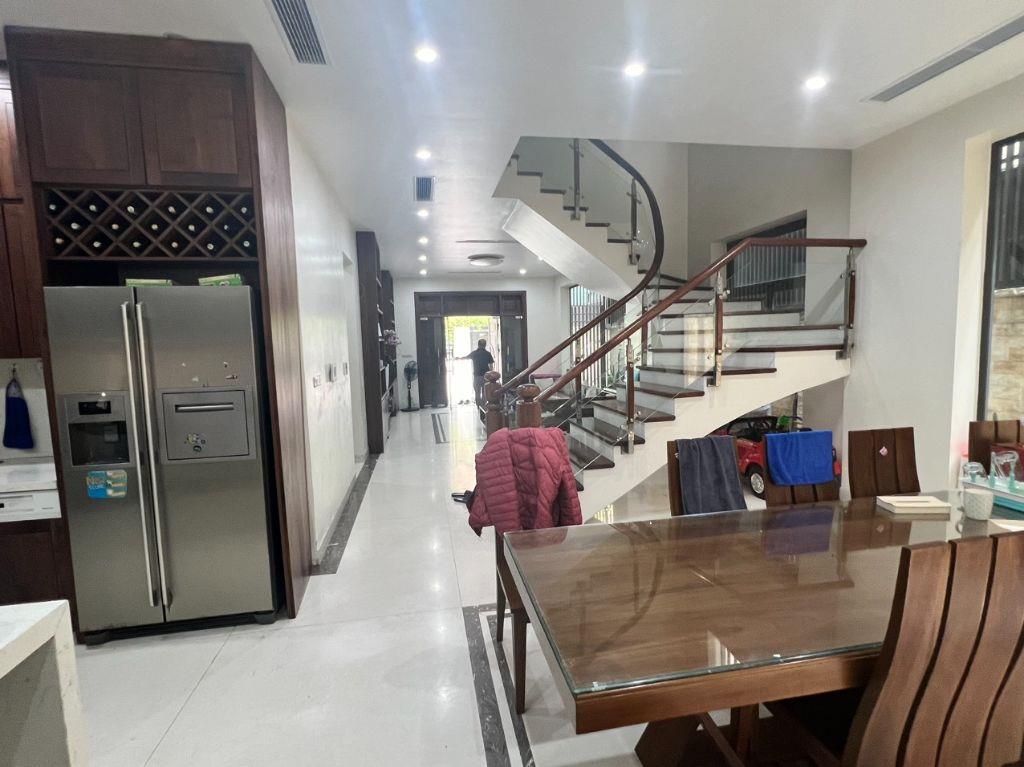 Cho thuê biệt thự 215m hoàn thiện 4 tầng, dự án Tổng cục 5 Tân Triều. Giá 35 tr/tháng