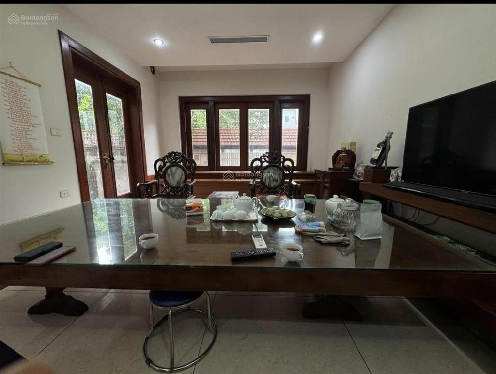 Biệt thự dtm dịch vọng  trục chính  đường rộng, thoáng  306m2 x 4t 1 hầm ở sướng giá 130 tỷ tl.