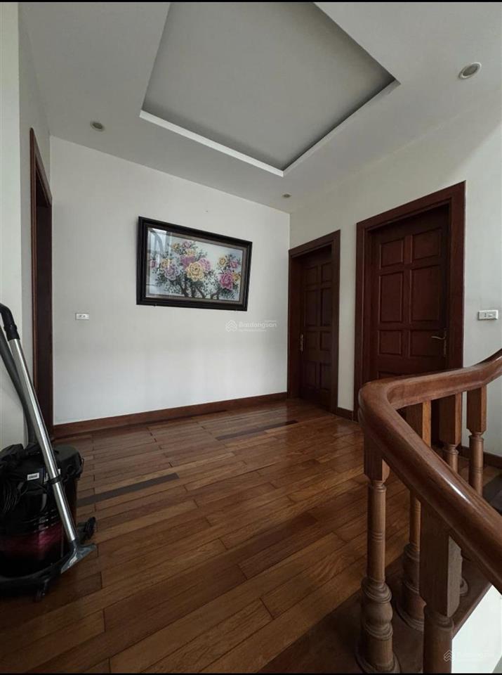 Biệt thự dtm dịch vọng  trục chính  đường rộng, thoáng  306m2 x 4t 1 hầm ở sướng giá 130 tỷ tl.