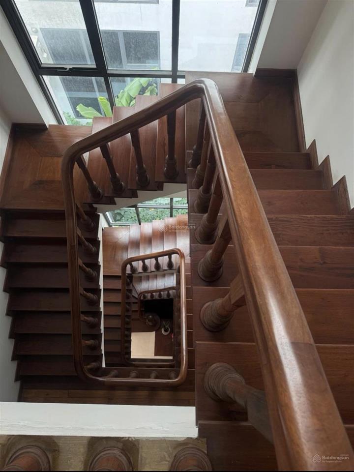 Biệt thự dtm dịch vọng  trục chính  đường rộng, thoáng  306m2 x 4t 1 hầm ở sướng giá 130 tỷ tl.