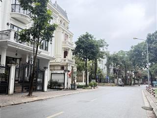 Nhà kín  biệt thự đơn lập dịch vọng, mặt phố thọ tháp  185m2  đẹp long lanh, yên tĩnh  99 tỷ tl