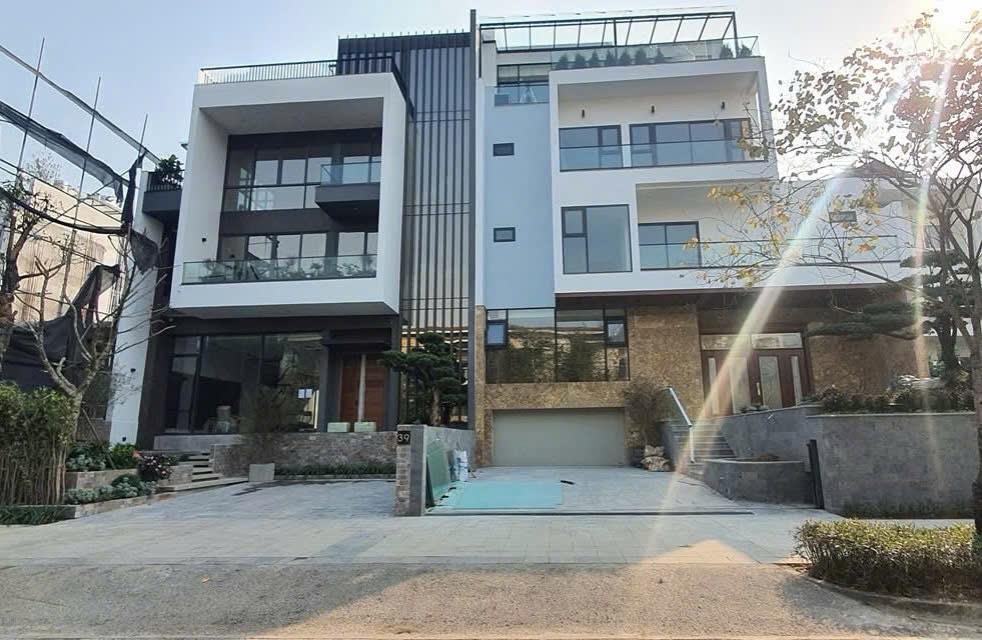 Bán biệt thự khu Q Ciputra, View sân Golf, Sông, 410m2 x 5 tầng, Nội thất đẹp 196 tỷ