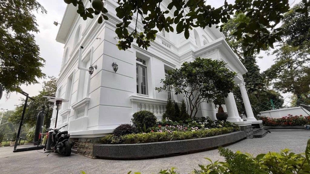 HÀNG NGỘP - Biệt thự Bằng Lăng Vinhomes Riverside - Góc Sông Rộng, Nhà Đẹp 500m2 có hầm, Giá đầu tư