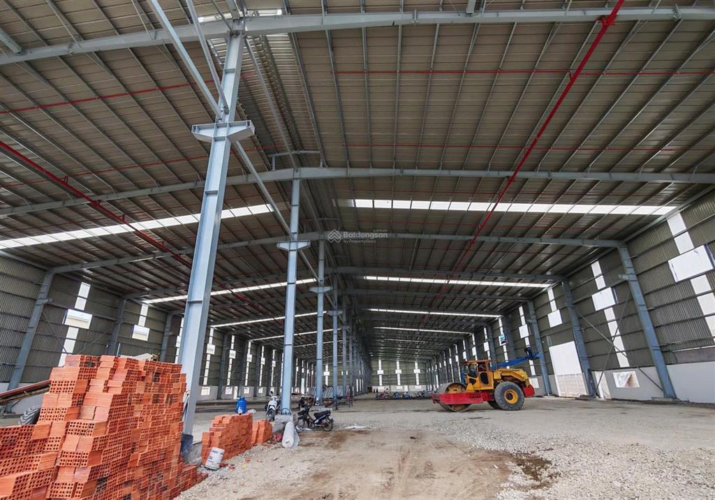 Cho thuê xưởng 5.400 mét vuông tại kcn đức hòa  long an (tây ninh) mới 100%