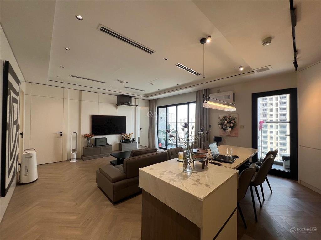 Bán chung cư 17t9  hoàng đạo thuý, diện tích 125m2, 3 phòng ngủ, giá 10 tỷ.  0379 455 ***