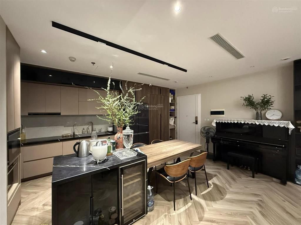 Bán chung cư 17t5  hoàng đạo thuý, diện tích 119m2, 3pn, giá 9.5 tỷ.  0379 455 ***