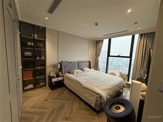 Bán gấp căn hộ 17t5  hoàng đạo thúy. dt 151m2, 3pn, giá 9,5 tỷ,  0379 455 ***