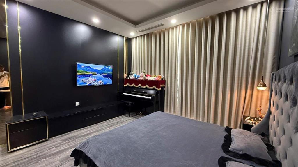 Bán gấp chung cư n09thành thái. dt 130m2, giá 10 tỷ, full nội thất, hàng hiếm, view đẹp
