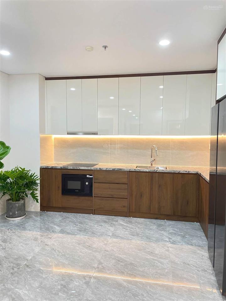 Bán cc trung yên ivũ phạm hàm. dt 130m2, 4 pn, 3 wc. full nội thất. giá 9.9 tỷ.  0379 455 ***