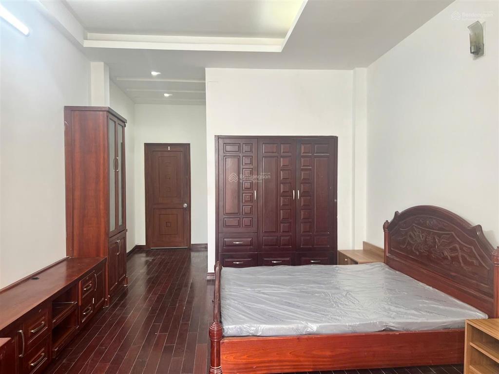 Cho thuê phòng p201, 7,7 triệu/tháng,
phòng rộng 45m2, thiết kế hiện đại, sạch sẽ, thoáng mát