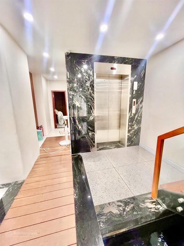 Siêu phẩm phú nhuận, hẻm ô tô , nhà 5 tầng btct, thang máy, nội thất sang trọng