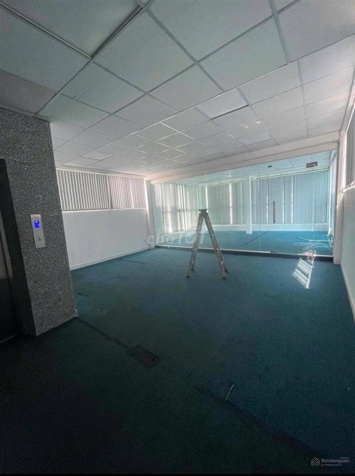Cho thuê tòa building tân cảng hầm 7 lầu tm, pccc đầy đủ dọn vào ngay giá chỉ 80tr
