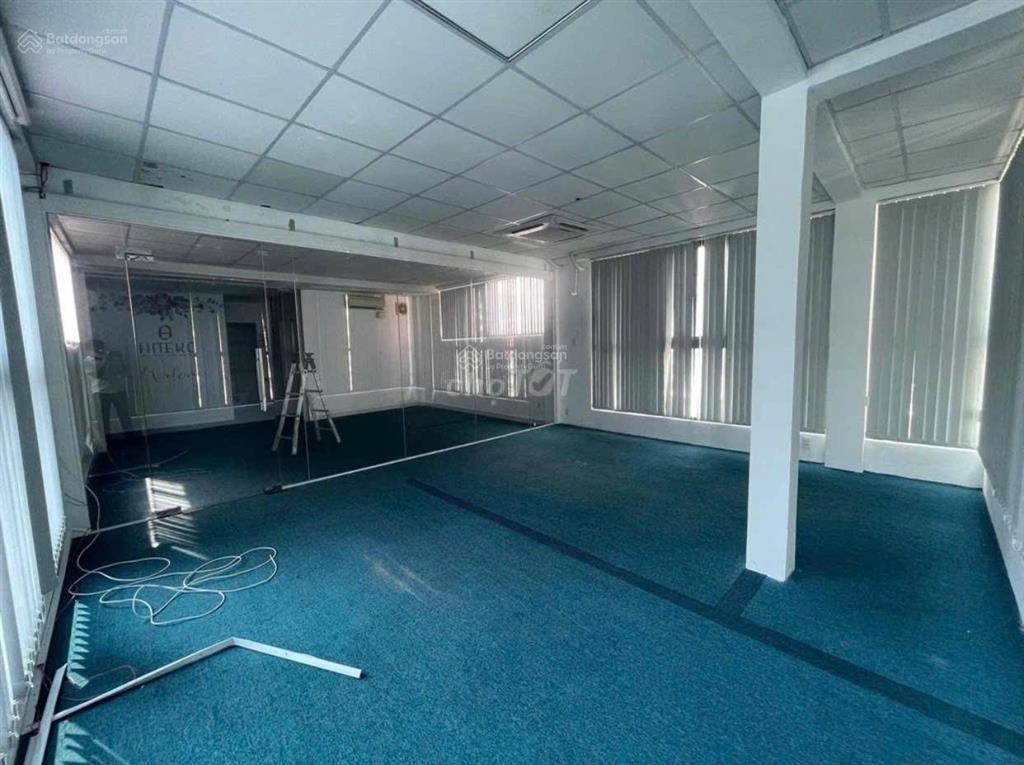 Cho thuê tòa building tân cảng hầm 7 lầu tm, pccc đầy đủ dọn vào ngay giá chỉ 80tr