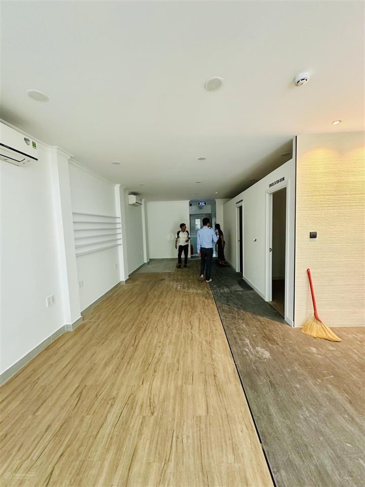 Cho thuê nhà mặt phố trường sa, 110 triệu, 120m2, hầm trệt lửng 3 lầu trống suốt (tm, pccc đầy đủ)