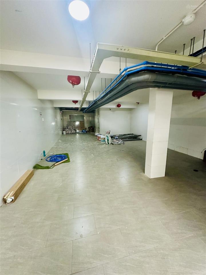 Cho thuê nhà mặt phố trường sa, 110 triệu, 120m2, hầm trệt lửng 3 lầu trống suốt (tm, pccc đầy đủ)