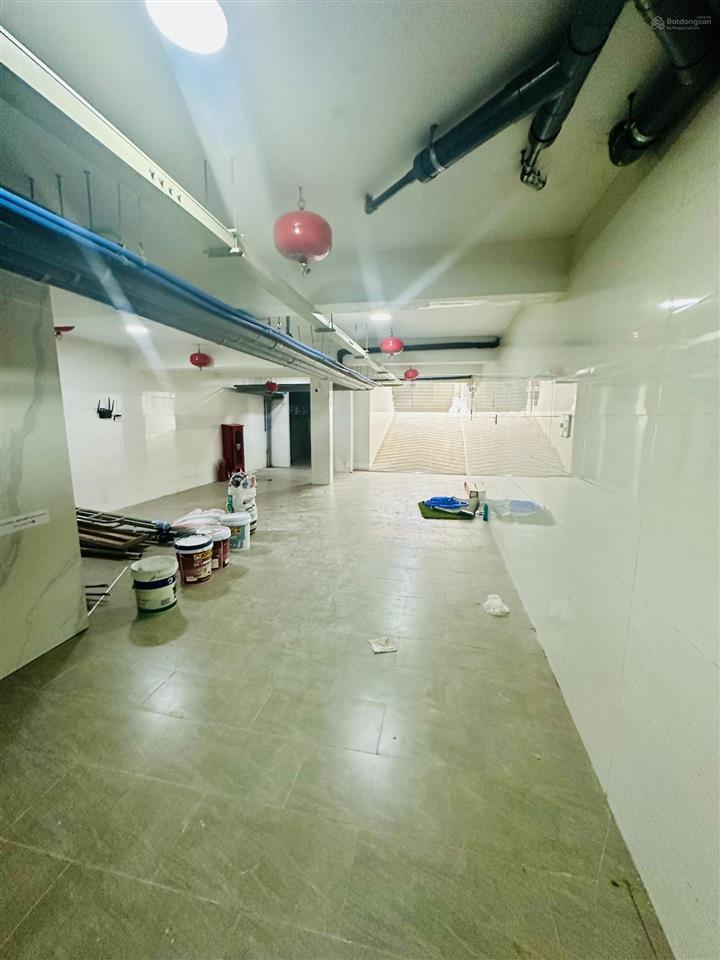 Cho thuê nhà mặt phố trường sa, 110 triệu, 120m2, hầm trệt lửng 3 lầu trống suốt (tm, pccc đầy đủ)