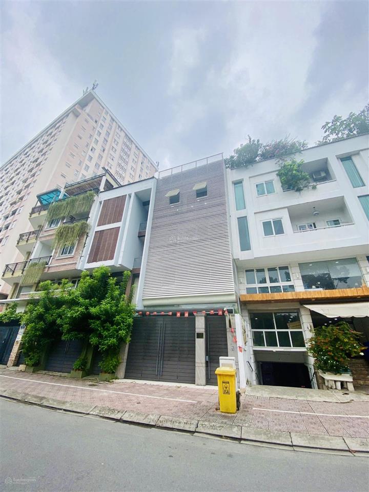 Cho thuê nhà mặt phố trường sa, 110 triệu, 120m2, hầm trệt lửng 3 lầu trống suốt (tm, pccc đầy đủ)