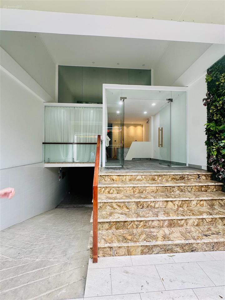 Cho thuê nhà mặt phố trường sa, 110 triệu, 120m2, hầm trệt lửng 3 lầu trống suốt (tm, pccc đầy đủ)