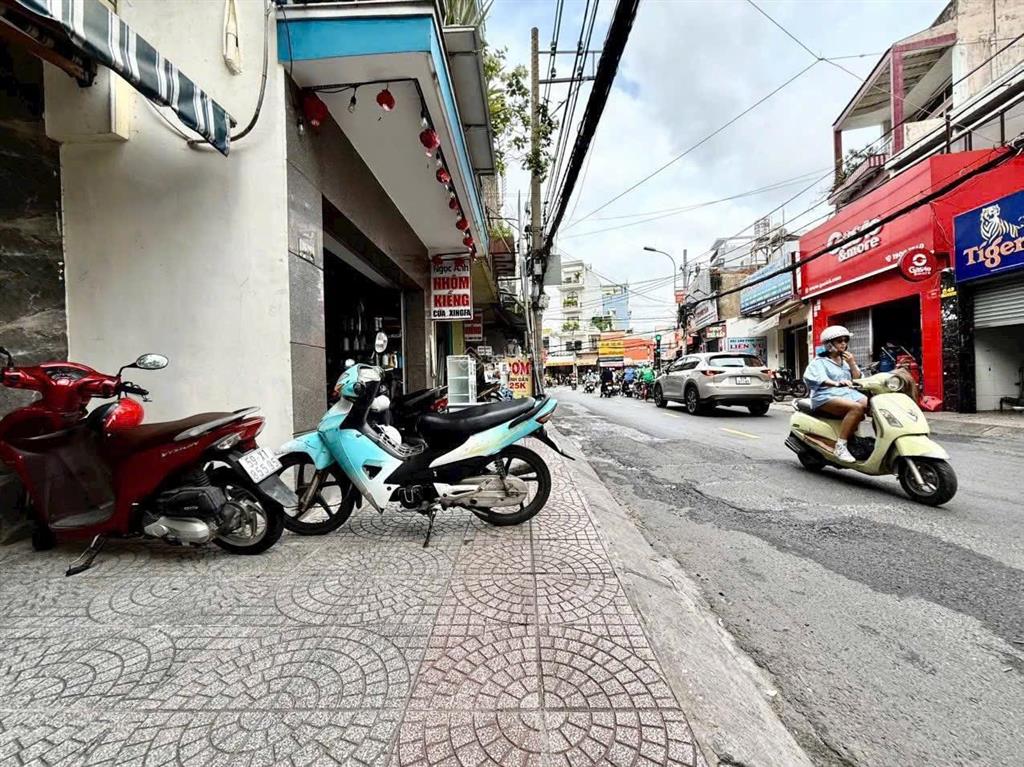 Cho thuê nc đường phan văn trị, 64m2, 1tr2lst giá 30tr