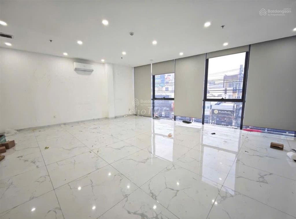 Cho thuê tòa nhà văn phòng tại nguyễn xí, 104 m2, hầm trệt 7 lầu giá cực chất chỉ với 120 triệu