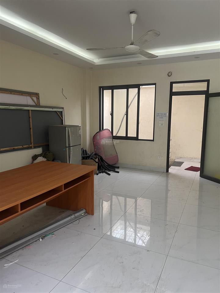 Cho thuê tầng 1 làm văn phòng mặt đường 25m kđt thanh hà