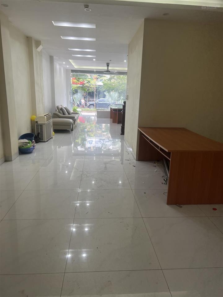 Cho thuê tầng 1 làm văn phòng mặt đường 25m kđt thanh hà