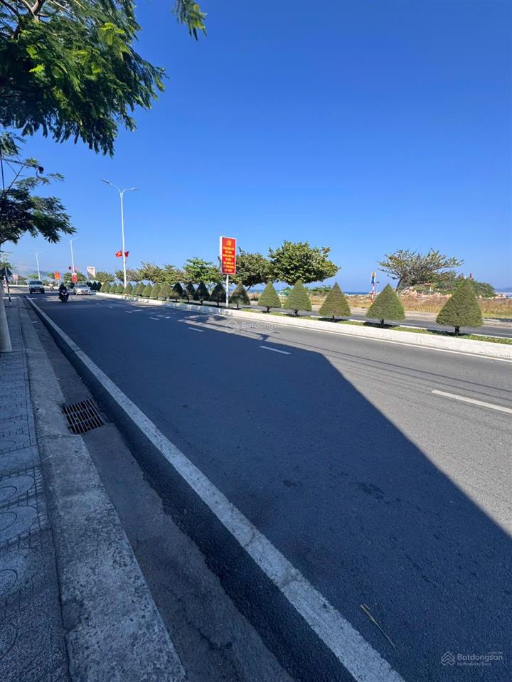 Hạ giá cần bán gấp mặt biển trần phú phạm văn đồng 255 triệu/m2 còn 230 triệu/m2