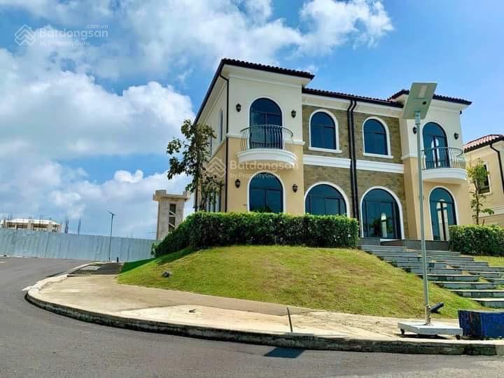 Cần thanh lý căn biệt thự song lập novaworld bình châu. căn góc view công viên nước tropicana