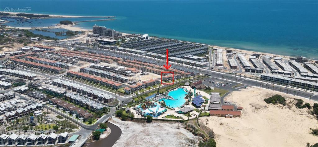 Cần thanh lý căn biệt thự song lập novaworld bình châu. căn góc view công viên nước tropicana