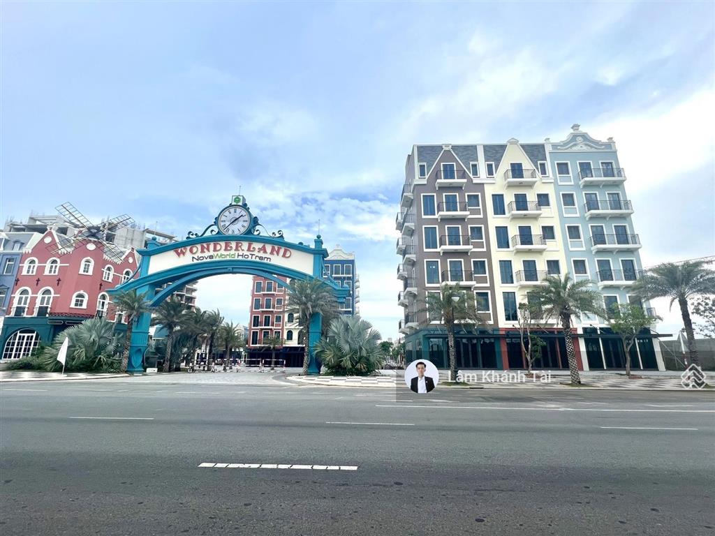 Bán khách sạn 6 tầng sd 643.8m2 căn góc mặt tiền đường ven biển kế bên hyatt hồ tràm, đã bàn giao